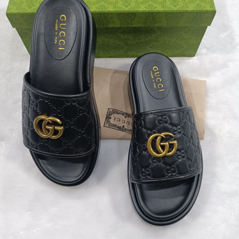 G*u*i slippers